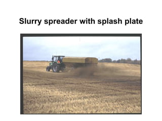 Slurry spreader with splash plate 
 