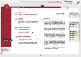 LÍNGUA PORTUGUESA
MAPAS DE FOCO
DA BNCC
186
7º
ANO
HABILIDADES
DO
MESMO
ANO
Campo de atuação:
LEGENDA
LEITURA/ESCUTA
PRODUÇÃO TEXTUAL
ORALIDADE
PROGRESSÃO ENTRE ANOS
HABILIDADES RELACIONADAS
EF67LP22.
Habilidade:
EF67LP22
Produzir resumos, a partir das notas e/ou esque-
mas feitos, com o uso adequado de paráfrases e
citações.
Competências relacionadas:
y Competências Gerais: 2 e 5
y Competência da Área: 2
y Competências Específicas: 2, 3 e 6
Objetivos de aprendizagem:
y Selecionar as ideias principais de um texto orga-
nizando-as em notas ou esquema.
y Planejar o texto.
y Produzir o texto, parafraseando informações e
utilizando mecanismos linguísticos da citação.
Comentários:
A progressão da aprendizagem, no 7º ano, se dará
de acordo com a complexidade do texto a ser re-
sumido e à sua complexidade temática, uma vez
que a proposta da habilidade continua sendo a de
que os estudantes reconheçam o resumo como um
gênero de apoio à compreensão dos textos lidos,
sendo capazes de organizar, hierarquizar e sintetizar
ideias. E, com isso, aprender a tratar de modo crítico
e criterioso as informações pesquisadas, construin-
do um saber sobre o conhecimento científico. Por
isso, o resumo deve ser tomado como um gênero
procedimental de apoio, que deve ser retomado em
todas as situações didáticas que envolvam práticas
de estudo e pesquisa, em todos os componentes e
as áreas do conhecimento. Sua produção precisa
estar relacionada à leitura de textos sobre os temas
pesquisados, trazendo evidências da leitura do es-
tudante. Para planejar o resumo, pode-se fazer uso
de mapas mentais ou esquemas, construídos cole-
tivamente, por exemplo. A textualização e a revisão
do resumo podem estar articuladas à habilidade
EF67LP25, que trata tanto dos mecanismos coe-
sivos e marcas linguísticas das paráfrases quanto
de marcadores de citação direta, elementos funda-
mentais na construção do resumo.
Práticas de estudo e pesquisa
CONHECIMENTO PRÉVIO
Não há.
EF07LP11 (AC)
EF69LP34 (EF)
EF69LP32 (EF)
EF67LP33 (AC)
EF67LP32 (AC)
EF67LP36 (AC)
EF07LP10 (AC)
8º-9º
Classificação: AF
MAPAS DE FOCO
ENS. FUNDAMENTAL
7º
EF07LP02
EF07LP01
EF67LP31
EF67LP01
EF67LP03
EF67LP02
EF67LP04
EF67LP06
EF67LP05
EF67LP07
EF67LP08
EF67LP09
EF67LP10
EF67LP11
EF67LP12
EF67LP13
EF67LP14
EF67LP16
EF67LP15
EF67LP17
EF67LP21
EF67LP20
EF67LP25
EF67LP24
EF67LP27
EF67LP29
EF67LP30
EF89LP26
EF67LP25 (AF)
MAPA
GERAL
ANOS FINAIS
ANOS INICIAIS 1º 2º 3º 4º 5º 6º 8º 9º
1º-5º 3º-5º
1º-2º
 