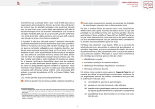 LÍNGUA PORTUGUESA
MAPAS DE FOCO
DA BNCC
7
MAPAS DE FOCO
ENS. FUNDAMENTAL
Entendemos que o principal deles é que cerca de 25% dos pais ou
responsáveis pelos estudantes afirmam que estes não participaram
de nenhum tipo de atividade pedagógica não presencial ofertada
pela sua rede. Entre esses, outros dados são relevantes: 65% são de
escolas municipais; 90% são do ensino fundamental; 42% situam-se
na região Nordeste; 30% são de cor preta; 73% provêm de famílias
com renda de até dois salários mínimos, entre as quais 55% registra-
ram redução na renda como efeito da pandemia2
.
Já o projeto “A educação não pode esperar”3
apresenta informações
igualmente relevantes fornecidas diretamente pelas redes, prioritaria-
mente as municipais. Entre essas, 18% não têm estratégia para ofere-
cer aulas ou conteúdos pedagógicos aos estudantes durante a pan-
demia, sendo que esse percentual chega a 27% no Norte e 25% no
Nordeste do país. Sobre a possibilidade de formulação de estratégias
para essa oferta de conteúdos de forma remota, 51% delas afirma-
ram não haver. Na região Norte, esse percentual aumenta para 67%.
Vale ressaltar que todas as redes estaduais (17) situadas nas regiões
Sul e Sudeste confirmaram disponibilizar algum tipo de conteúdo,
bem como as redes municipais dessas regiões, o que traz pistas so-
bre como as desigualdades regionais também se expressam nesse
momento. A boa notícia é que entre as redes que estão oferecendo
conteúdos, 93% afirmaram utilizar a BNCC como orientadora, 87%
utilizam o currículo de referência e 83%, os Projetos Político-Peda-
gógicos (PPP).
Esse cenário permitiu duas conclusões preliminares:
1 o direito de aprender não está sendo garantido a todos(as) estudantes; e
2 Pesquisa realizada entre os dias 18 e 29 de maio pelo Datafolha, numa parceria com a Fundação
Lemann e o Itaú Social, que ouviu 1.028 pais ou responsáveis de estudantes de escolas públicas de
todo o país.
3 Realizado pelo Comitê Técnico da Educação do Instituto Rui Barbosa (CTE-IRB) em parceria com o
Interdisciplinaridade e Evidências no Debate Educacional (Iede) e 26 Tribunais de Contas brasileiros.
Entre os meses de maio de junho de 2020, a pesquisa ouviu 249 redes de ensino, sendo 232 muni-
cipais e 17 estaduais.
2 muitos deles provavelmente seguirão sem participar de atividades
de aprendizagem enquanto durar o distanciamento social.
Por isso, o Instituto Reúna em parceria com o Itaú Social buscou
refletir sobre como apoiar a tomada de decisão acerca do que será
prioridade no pós-distanciamento, sem que fosse perdido o foco na
aprendizagem. Nesse sentido, os Mapas de Foco da BNCC ganharam
força e foram desenvolvidos como esse recurso de apoio à prioriza-
ção e ao estabelecimento de foco por parte das redes, considerando
os desafios impostos pela interrupção das aulas.
Os Mapas não substituem o que dispõe a BNCC ou os currículos de
referência, pois estes apresentam o conjunto de aprendizagens es-
senciais e inegociáveis ao qual os estudantes têm direito. Ao contrá-
rio, referenciam-se na Base, consolidada como o coração das políticas
curriculares dos Estados e Municípios e, a partir dela, convertem-se
em estratégia que orienta e apoia as redes para fazer:
a flexibilização curricular;
a curadoria e produção de materiais didáticos;
a elaboração de avaliações diagnósticas e formativas; e
a formação continuada docente.
Em síntese, como o próprio nome sugere, os Mapas de Foco são um
material que define as aprendizagens estruturantes, resultantes de
um mapeamento pautado em critérios fundamentais dos quais não
se poderia abrir mão, tais como:
(i) centralidade na garantia da aprendizagem;
(ii) pautada em escolha intencional, e não arbitrária;
(iii) relevância das aprendizagens para cada componente curricu-
lar (aquelas que fundamentam e caracterizam o componente);
(iv) possibilidade de ser desenvolvida em um tempo mais redu-
zido de aula;
ANOS FINAIS
ANOS INICIAIS 1º 2º 3º 4º 5º 6º 7º 8º 9º
1º-5º 3º-5º
1º-2º
 