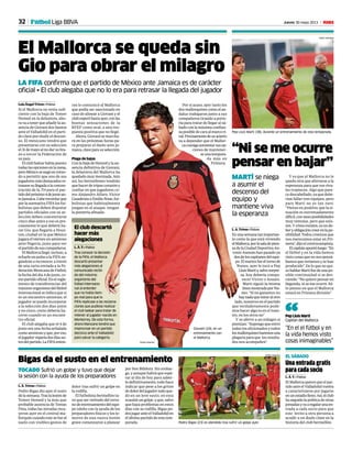 32 Jueves 30 mayo 2013 M
“Ni se me ocurre
pensar en bajar”
MARTÍ se niega
a asumir el
descenso del
equipo y
mantiene viva
la esperanza
L. A. Trives • Palma
Enunasemanatanimportan-
te como la que está viviendo
elMallorca,porlasaladepren-
sadelaCiudadDeportivaAn-
tonio Asensio han pasado ya
dosdeloscapitanesdelequi-
po.Elmartesfueelturnode
Nunes, ayer le tocó a Pep
LluísMartíy,salvosorpre-
sa, hoy debería compa-
recer Víctor o Aouate.
Martí siguió la misma
líneamostradaporNu-
nes: “Si no ganamos no
haynadaquemiraralotro
lado, nosotros en el partido
que verdaderamente pode-
mos hacer algo es en el nues-
tro, en los otros no”
Y se aferró a un milagro si
puntúan:“Supongoqueentre
todos los aficionados y todos
losmallorquinesharemosuna
plegariaparaque losresulta-
dos nos acompañen”.
Y es que al Mallorca no le
queda otra que aferrarse a la
esperanza para que sus riva-
les tropiecen. Algo que pare-
cedescabellado,yaquedebe-
rían fallar tres equipos, pero
para Martí no es tan raro:
“Pienso en positivo, que la si-
tuación es extremadamente
difícil,conunasposibilidades
muy remotas, pero que exis-
ten.Ycómoexisten,esunde-
beryobligacióncreerenlapo-
sibilidad. Todos creemos que
nos merecemos estar en Pri-
mera”,dijoelcentrocampista.
Elcapitánapuntóluego:“En
el fútbol y en la vida hemos
vistocosasquenonospensá-
bamosqueveríamosysehan
producido”. De lo que no qui-
sohablarMartífuedeunapo-
sible continuidad si se des-
ciende: “No quiero pensar en
Segunda, ni se me ocurre. Só-
lo pienso en que el Mallorca
estará en Primera división”.
Pep Lluís Martí (38), durante un entrenamiento de esta temporada.
TOORU SHIMADA
El Mallorca se queda sin
Gio para obrar el milagro
LA FIFA confirma que el partido de México ante Jamaica es de carácter
oficial • El club alegaba que no lo era para retrasar la llegada del jugador
Luis Ángel Trives • Palma
Si el Mallorca no tenía sufi-
ciente con la baja de Tomer
Hemed en la delantera, aho-
ravaatenerqueañadirlaau-
sencia de Giovani dos Santos
ante el Valladolid en el parti-
do clave por eludir el descen-
so. El mexicano tendrá que
presentarse con su selección
el31demayoalnodarsubra-
zo a torcer la Federación de
su país.
Elclubbalearhabíapuesto
todaslasopcionesenlamesa,
peroMéxicosenegóenrotun-
do a permitir que uno de sus
jugadoresmásdestacadosre-
trasasesullegadaalaconcen-
tración de la Tri para el par-
tidodelpróximo4dejunioan-
teJamaica.Caberecordarque
porlanormativaFIFAlosfut-
bolistas que deben disputar
partidos oficiales con su se-
lección deben concentrarse
cinco días antes y eso es pre-
cisamente lo que deberá ha-
cer Gio, que llegaría a Hous-
ton, ciudad en la que México
jugaraelviernesunamistoso
ante Nigeria, justo para ver
elpartidodesuscompañeros.
El Mallorca llegó, incluso, a
echarleunpulsoalaFIFAne-
gándose a reconocer, a través
de una carta enviada a la Fe-
deraciónMexicanadeFútbol,
la fecha del día 4 de junio, co-
mopartidooficial.Enelregla-
mento de transferencias del
máximoorganismodelfútbol
internacional se indica que si
es un encuentro amistoso, el
jugador se puede incorporar
a la selección dos días antes
y no cinco, como debería ha-
cerse cuando es un encuen-
tro oficial.
El club alegaba que el 4 de
junio era una fecha señalada
comoamistosoyque,poreso,
eljugadorviajaríadosdíasan-
tesdelpartido.LaFIFAenton-
Por si acaso, ayer tanto los
dosmallorquinescomoelan-
daluz trabajaron junto a sus
compañeros tirando a porte-
ría para tratar de llegar al sá-
bado con la máxima confian-
zaposibledecaraalmarcori-
val.Precisamentedesuacierto
va a depender que el Mallor-
caconsigaaumentarsusop-
ciones de mantener-
seunatempora-
da más en
Primera.
El club descartó
hacer más
alegaciones
L. Á. T. • Palma
Tras conocer la decisión
de la FIFA, el Mallorca
descartó presentar
más alegaciones al
comunicado recibi-
do del máximo
organismo del
fútbol internacio-
nal al enterder
que no había tiem-
po real para que la
FIFA replicase a las reclama-
ciones que pudiese realizar
el club balear para tratar de
retener al jugador nacido en
Monterrey. De esta forma,
ahora Manzano tendrá que
improvisar en un partido
decisivo ante el Valladolid
para salvar la categoría.
Pedro Bigas (23) es atendido tras sufrir un golpe ayer.
TOORU SHIMADA
TOCADO Sufrió un golpe y tuvo que dejar
la sesión con la ayuda de los preparadores
Bigas da el susto en el entrenamiento
L. Á. Trives • Palma
Pedro Bigas dio ayer el susto
delasemana.Traslalesiónde
Tomer Hemed y la más que
probable ausencia de Tomás
Pina, todas las miradas reca-
yeron ayer en el central ma-
llorquín cuando este se fue al
suelo con visibles gestos de
dolor tras sufrir un golpe en
la rodilla.
El futbolista bermellón tu-
vo que ser retirado del terre-
nodeentrenamientodelequi-
po isleño con la ayuda de los
preparadores físicos y los te-
mores de una nueva lesión
grave comenzaron a planear
por Son Bibiloni. Sin embar-
go, y aunque habrá que espe-
rar al día de hoy para saber-
lodefinitivamente,todohace
indicar que pese a los gritos
dedolordeljugadortodoque-
dó en un leve susto, en esta
ocasión un golpe, y que, salvo
que haya problemas en estos
días con su rodilla, Bigas po-
drájugaranteelValladoliden
elúltimopartidodeestatem-
porada.
ces le comunicó al Mallorca
que podía ser sancionado en
caso de alinear a Giovani y el
clubesperóhastaayer,conlas
buenas sensaciones de la
RFEF como aval, a una res-
puesta positiva que no llegó.
Ahora, Giovani se marcha-
rá en las próximas horas pa-
ra preparar el duelo ante Ja-
maica,claveparasuselección.
Plaga de bajas
Con la baja de Hemed y la au-
sencia definitiva de Giovani,
la delantera del Mallorca ha
quedadomuymermada.Aún
así, los bermellones tendrán
quehacerdetripascorazóny
confiar en que jugadores co-
mo Alejandro Alfaro, Víctor
CasadesúsoEmilioNsue,fut-
bolistas que habitualmente
juegan en el ataque, tengan
la puntería afinada.
“En el el fútbol y en
la vida hemos visto
cosas inimaginables”
Pep Lluís Martí
Capitán del Mallorca“
Una entrada gratis
para cada socio
L. Á. T. • Palma
ElMallorcaquierequeelpar-
tido ante el Valladolid vuelva
a caracterizarse por jugarse
enunestadiolleno.Así,elclub
haseguidolapolíticadeotras
jornadasyvaaregalarunaen-
trada a cada socio para que
este invite a otra persona a
acudir a un duelo clave en la
historia del club bermellón.
EL SÁBADO
Fútbol Liga BBVA
Giovani (24), en un
entrenamiento con
el Mallorca.
TOORU SHIMADA
 