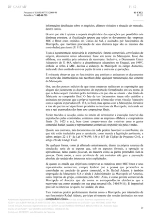 DF CARF MF                                                                                                              Fl. 52
              Processo nº 11020.007753/2008­90                                                                              S1­C4T2 
              Acórdão n.º 1402­00.753                                                                                          Fl. 23 
                                                                                                                     
               


                                   informações detalhadas sobre os negócios, clientes visitados e situação de mercado, 
                                   dentre outros. 
                                   Ocorre que  não  é apenas a suposta simplicidade das operações que possibilita  esta 
                                   diminuta  estrutura.  A  fiscalização  apurou  que  todos  os  documentos  das  empresas 
                                   MIC  e  Ilmot  eram  emitidos  em  Caxias  do  Sul,  e  assinados  por  funcionários  da 
                                   Marcopolo,  que  recebiam  procuração  de  seus  diretores  (que  são  os  mesmos  das 
                                   controladas) para tanto (fl. 117). 
                                   Toda a documentação necessária às exportações (faturas comerciais, certificados de 
                                   origem,  documento  único  aduaneiro),  fosse  em  nome  da  Marcopolo,  fosse  das 
                                   offshore,  era  emitida  pela  estrutura  da  recorrente.  Inclusive,  o  Documento  Único 
                                   Aduaneiro  de  fl.  463,  relativo  a  desembaraços  aduaneiros  no  Uruguai,  em  19995, 
                                   embora  se  refira  à  MIC,  declina  o  endereço  da  Marcopolo  no  campo  domicílio, 
                                   indicando clara confusão entre os papéis de uma e outra nas exportações. 
                                   É  relevante  observar que os  funcionários  que  emitiam e  assinavam  os  documentos 
                                   em nome das intermediárias não recebiam delas qualquer remuneração, tão somente 
                                   da Marcopolo. 
                                   Ora,  um  dos  poucos indícios de que essas empresas realizaram as exportações  que 
                                   alegam são justamente os documentos de exportação formalizados em seu nome, já 
                                   que os bens sequer transitam pelos territórios em que elas se situam ­ vão direto do 
                                   fabricante  ao  comprador  final.  O  fato  de  tais  documentos  terem  sido  emitidos  e 
                                   assinados por pessoas que a própria recorrente afirma não terem vínculo financeiro 
                                   com a suposta exportadora (fl. 118, in fine), mas apenas com a Marcopolo, fortalece 
                                   a tese de que tais serviços foram prestados no interesse da Marcopolo, indicando ser 
                                   esta a real exportadora dos bens aos compradores finais. 
                                   Foram  trazidos  à  colação,  ainda  no  intuito  de  demonstrar  a  execução  material  das 
                                   exportações  pelas controladas, contratos entre as empresas offshore e compradores 
                                   finais  (fls.  1425  e  ss.),  bem  como  comprovantes  das  tratativas  entre  o  gestor 
                                   comercial Rafael Adauto e representantes comerciais responsáveis pelas vendas. 
                                   Quanto aos contratos, tais documentos em nada podem favorecer a contribuinte, eis 
                                   que  não  estão  traduzidos  para  o  vernáculo,  como  manda  a  legislação  pertinente,  a 
                                   saber:  artigos  22  §  1°  da  Lei  9.784/99,  156  e  157  do  Código  de  Processo  Civil,  e 
                                   artigo 224 do Código Civil. 
                                   De qualquer forma, como já afirmado anteriormente, diante da própria natureza da 
                                   simulação,  seria  de  se  esperar  que,  sob  os  aspectos  formais,  a  operação  se 
                                   apresentasse,  tanto  quanto  possível,  da  maneira  como  as  partes  pretendem  fazê­la 
                                   parecer.  Deste  modo,  a  mera  existência  de  tais  contratos  não  gera  a  presunção 
                                   absoluta da verdade dos interesses neles explicitados. 
                                   Já  quanto  os emails que objetivam comprovar as tratativas entre MIC/Ilmot  e  seus 
                                   representantes  comerciais,  cumpre  lembrar  que  a  pessoa  que  personifica  as 
                                   controladas  na  condição  de  gestor  comercial,  o  Sr.  Rafael  Adauto,  é  também 
                                   empregado  da  Marcopolo S/A  e  ainda é  Administrador  da Marcopolo  of America, 
                                   outra  empresa do grupo, controlada pela MIC. Aliás, é como gerente comercial da 
                                   Marcopolo  of  America  que  ele  assina  as  correspondências  eletrônicas  que  a 
                                   recorrente  usa  como  exemplo em  sua  peça  recursal  (fls.  3410/3411).  É  impossível 
                                   precisar no interesse de quem, na verdade, ele atua. 
                                       Tais  tratativas  podem  perfeitamente ilustrar  como  a  Marcopolo,  por  intermédio  de 
                                       seu funcionário Rafael Adauto, participa ativamente das vendas destinadas aos seus 
                                       compradores finais. 
Autenticado digitalmente em 23/12/2011 por ANTONIO JOSE PRAGA DE SOUZA, Assinado digitalmente em 23/
12/2011 por ALBERTINA SILVA SANTOS DE LIMA, Assinado digitalmente em 23/12/2011 por ANTONIO JOSE PRA
GA DE SOUZA, Assinado digitalmente em 23/12/2011 por LEONARDO HENRIQUE MAGALHAES DE, Assinado digita
                                                                                                                                   23
lmente em 23/12/2011 por MOISES GIACOMELLI NUNES DA SIL
               




Emitido em 23/12/2011 pelo Ministério da Fazenda
 