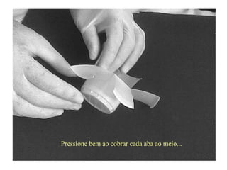 Pressione bem ao cobrar cada aba ao meio...
 