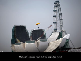 Musée en forme de fleur de lotus au pied de l’hôtel
 