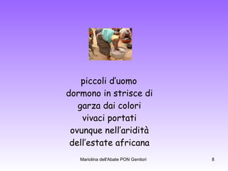 piccoli d’uomo dormono in strisce di garza dai colori vivaci portati ovunque nell’aridità dell’estate africana 