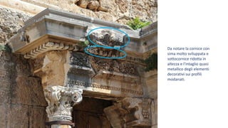 Da notare la cornice con
sima molto sviluppata e
sottocornice ridotta in
altezza e l’intaglio quasi
metallico degli elementi
decorativi sui profili
modanati.
 