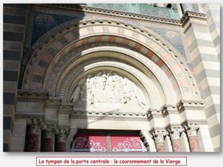 Le tympan de la porte centrale : le couronnement de la Vierge

 