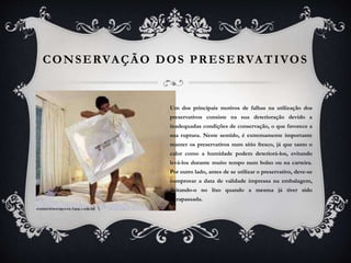 CONSERVAÇÃO DOS PRESERVATIVOS
Um dos principais motivos de falhas na utilização dos
preservativos consiste na sua deterioração devido a
inadequadas condições de conservação, o que favorece a
sua ruptura. Neste sentido, é extremamente importante
manter os preservativos num sítio fresco, já que tanto o
calor como a humidade podem deteriorá-los, evitando
levá-los durante muito tempo num bolso ou na carteira.
Por outro lado, antes de se utilizar o preservativo, deve-se
comprovar a data de validade impressa na embalagem,
deitando-o no lixo quando a mesma já tiver sido
ultrapassada.
 