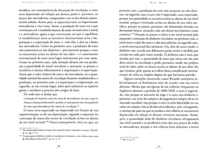 metálico, em consequência da obstrução da circulação, o ouro
seria depreciado em relação aos demais países e, portanto, os
preços das mercadorias, comparados com os dos demais países,
teriam subido. Assim, pois, se exportaria ouro, se importariam
mercadorias e vice-versa. Antes, a produção de ouro era a que
continuava até o restabelecimento da razão normal entre o metal
e a mercadoria; agora o que continuaria até que o equilíbrio
se restabelecesse entre as currencies internacionais seria a im-
portação e a exportação de ouro, e, com elas, a alta ou a baixa
das mercadorias. Como no primeiro caso, a produção do ouro
não aumentava ou não diminuía - precisamente porque o ouro
se encontrava acima ou abaixo de seu valor - e o movimento
internacional do ouro teria lugar unicamente por essa razão.
Como no primeiro caso, cada variação afetaria em sua produ-
ção a quantidade de metal circulante e, portanto, os preços, e
sucederia o mesmo relativamente à importação e à exportação.
Assim que o valor relativo do ouro e da mercadoria, ou a quan-
tidade normal dos meios de circulação ficassem restabelecidos, a
produção, no primeiro caso, e a exportação e a importação, no
segundo, já não teriam lugar, salvo para substituir as espécies
gastas e satisfazer a procura dos artigos de luxo.
De tudo isso se deduz que
a tentação de importar ouro em troca de mercadorias, ou seja, o que se
chama a balança desfavorável, produz-se unicamente em consequência
de uma superabundância dos meios de circulação.167
O ouro seria exportado ou importado em função de sua
superestimação ou de sua depreciação, segundo a expansão ou
contração da massa dos meios de circulação acima ou abaixo
de seu nível normal.168 Outra consequência: uma vez que, no
167 "An unfavourable balance of trade never arises but from a redundant currency", Ricardo,
op. cit., pp. 11-12.
168 "A exportação do dinheiro metálico é causada por sua barateza, e não é efeito, mas a causa
de uma balança desfavorável", op. cit., p. 14.
primeiro caso, a produção do ouro não aumenta ou não dimi-
nui, no segundo caso o ouro não é importado, nem exportado,
porque sua quantidade se encontra acima ou abaixo de seu nível
normal, porque é estimado acima ou abaixo do seu valor me-
tálico, porque os preços, portanto, são demasiado elevados ou
demasiado baixos, atuando cada um desses movimentos como
corretivo.169 Forçam os preços a voltar a seu nível normal pela
expansão e contração do dinheiro circulante; no primeiro caso, o
nível entre o valor do ouro e o das mercadorias; no segundo caso,
o nível internacional das currencies. Ou, dito de outro modo: o
dinheiro não circula nos diferentes países senão à medida que
circula em cada país como moeda. O dinheiro não é mais que
moeda; por isso, a quantidade de ouro que existe em um país
deve entrar na circulação e pode, portanto, sendo seu próprio
sinal de valor, subir ou descer acima ou abaixo de seu valor. Eis
que estamos, pois, graças ao rodeio dessa complicação interna-
cional, de volta ao simples dogma de que havíamos partido.
Alguns exemplos mostrarão como Ricardo interpreta ar-
bitrariamente os fenômenos reais de acordo com sua teoria
abstrata. Afirma que em épocas de má colheita, frequentes na
Inglaterra durante o período de 1800-1820, o ouro é exporta-
do, não porque se necessite de trigo e o ouro seja dinheiro e,
portanto, um meio de compra e de pagamento sempre eficaz no
mercado mundial, mas porque o ouro se acha depredado no seu
valor em relação com as demais mercadorias e, por conseguinte,
a currency do país em que se produz a má colheita se encontraria
depreciada em relação às demais currencies nacionais. Assim,
pois, a quantidade dada do dinheiro circulante ultrapassaria
seu nível normal e se produziria uma alta nos preços de todas
as mercadorias, porque a má colheita faria diminuir a massa
169 Op. cit., p. 17.
 