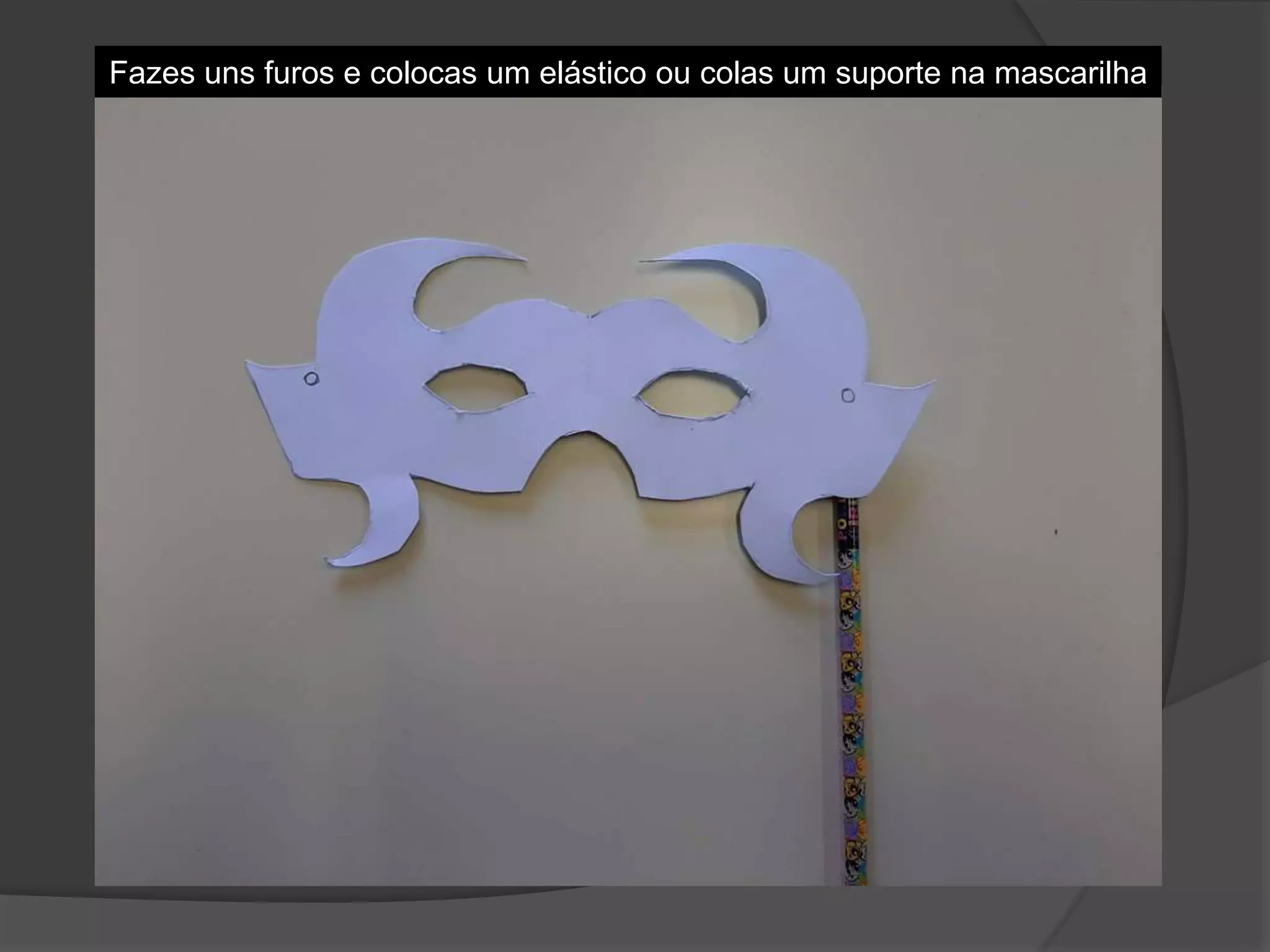 Fazes uns furos e colocas um elástico ou colas um suporte na mascarilha
 