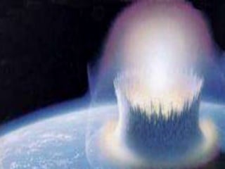  Pad većeg asteroida ili kometa mogao je uzrokovati
katastrofalne štete na Zemlji koje bi dovele do kolapsa
lanca ishrane na kopnu i u moru zbog izbacivanja prašine
i čestica u atmosferu, izazivanja kiselih kiša i cunamija.
Smatra se da je izumiranje dinosaurus izazvano ovim
procesom
o Veća erupcija gama zraka iz kosmosa mogla bi da
dovede do ozbiljnog oštečćenja ozonskog omotača i tako
naruši život mnogih organizama

 