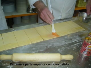Pinta-se a parte superior com ovo batido   