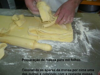 Preparação de massa para mil folhas.  Colocando as aparas da massa por cima uma das outras e cobrindo com a restante massa. 