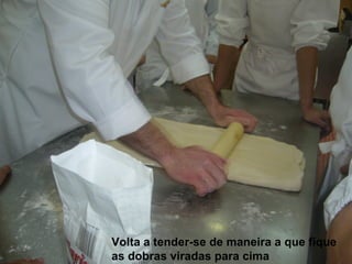 Volta a tender-se de maneira a que fique as dobras viradas para cima   