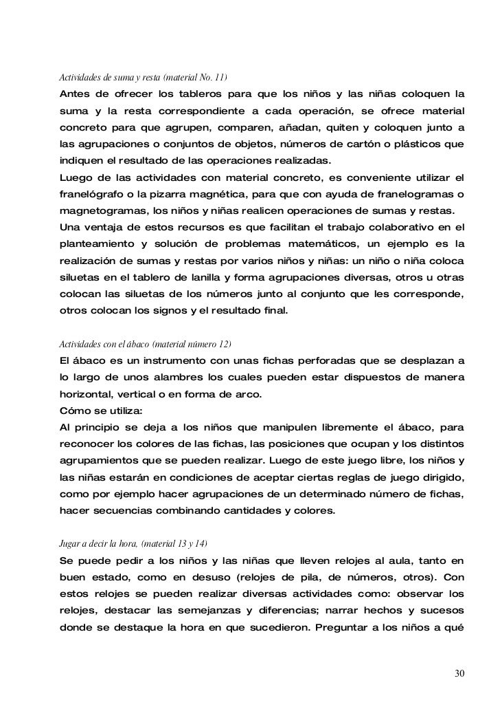Las relaciones de los hombres a las mujeres con un pequeño pecho
