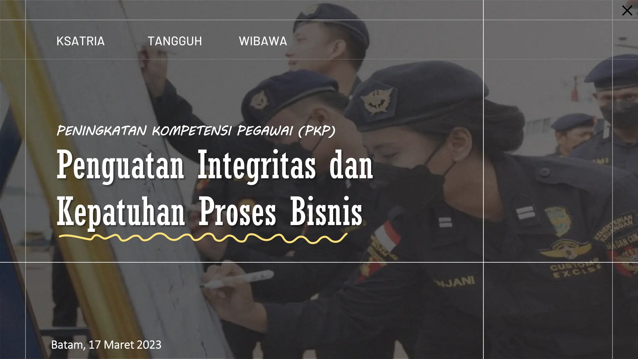 Yetuk amerikalik ayol Sara Jey tasodifan qora tanli erkak bilan uxlab qoldi.