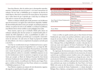  Apresentação 9
Essas duas Matrizes, além de sinalizar para os desempenhos esperados,
orientam a elaboração dos itens de provas e a de outros instrumentos de
avaliação. Por essa razão, as habilidades que as compõem são descritas de
modo objetivo, observável e mensurável. Em outras palavras, elas permitem
que se tenha clareza do que é esperado que o aluno faça na resolução de
cada tarefa no contexto de uma prova objetiva.
Embora as avaliações realizadas pelas escolas permitam o uso de diferentes
tipos de instrumentos e de registros dos conhecimentos adquiridos e habilida-
des desenvolvidas pelos alunos (como, por exemplo, nas produções pessoais ou
coletivas, nas práticas da escrita ou da oralidade, na resolução de problemas),
estas Matrizes devem orientar também as ações pedagógicas das escolas.
Dessa maneira, espera-se que os resultados obtidos pelos alunos nas
avaliações realizadas pelos docentes possam ser complementados pelos re-
sultados das AAP, ampliando-se, assim, as possibilidades de análise e in-
terpretação desses resultados, permitindo que se acompanhe o desenvolvi-
mento de cada aluno e de cada turma em relação às propostas de trabalho
de cada professor, com vistas ao cumprimento da proposta curricular para
o ano letivo.
Com base no reconhecimento de que é fundamental encarar as apren-
dizagens segundo uma perspectiva longitudinal, isto é, ao longo dos dife-
rentes anos e séries, as Matrizes de Avaliação Processual foram estruturadas
com o intuito de permitir que os professores de Língua Portuguesa e Ma-
temática pudessem conhecer os conteúdos e habilidades propostos no ano
ou série imediatamente anterior ou posterior ao segmento em que atuam.
Assim, por exemplo, na Matriz de Avaliação Processual dos Anos Iniciais
do Ensino Fundamental, foram incluídos os conteúdos e habilidades do 6º
ano; da mesma maneira, nas publicações das Matrizes para Língua Portu-
guesa e também em Matemática nos Anos Finais, incluem-se os conteúdos
e habilidades propostos no 5º ano.
Essas Matrizes compõem um conjunto de nove documentos, organiza-
dos segundo as especificações do quadro seguinte.
Segmentos de ensino Componentes curriculares
Anos Iniciais do Ensino Fundamental Língua Portuguesa e Matemática
Anos Finais do Ensino Fundamental Ciências
Anos Finais do Ensino Fundamental e
Ensino Médio
Língua Portuguesa
Matemática
Geografia e História
Inglês e Espanhol
Arte e Educação Física
Ensino Médio
Biologia, Física e Química
Filosofia e Sociologia
Como se verifica no quadro anterior, para os Anos Iniciais do Ensino
Fundamental, que contam com professor polivalente, optou-se pela orga-
nização de um único volume. Decidiu-se, nesse momento, não apresentar
os conteúdos, habilidades e competências de Ciências, História, Geografia,
Arte e Educação Física, já disponibilizados à consulta e discussão dos do-
centes que atuam neste segmento do Ensino Fundamental. Tão logo esses
referenciais sejam aprovados e consolidados, passarão a integrar a Matriz de
Avaliação Processual.
Na organização dos documentos para os Anos Finais e Ensino Médio,
foram agregados componentes curriculares de uma mesma área, de maneira
a permitir que os professores possam visualizar como se dá a progressão de
conhecimentos, habilidades e competências ao longo dos anos e séries. No
caso da área de Ciências da Natureza, em razão da extensão de cada compo-
nente curricular, não se viabilizou a aplicação desse mesmo princípio. Neste
caso, professores que atuam em disciplinas dos Anos Finais e do Ensino
Médio terão acesso aos dois documentos: o volume para Ciências, corres-
pondente ao currículo do Ensino Fundamental, e o volume destinado à
Biologia, Física e Química, correspondente ao currículo do Ensino Médio.
 
