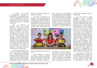 EDUCAÇÃO INFANTIL
Matriz Curricular para as Competências - Educação Infantil - Rede La Salle - 2018 25
EDUCAÇÃO INFANTIL
A criança, para Wallon,
é essencialmente emocional e
gradualmente vai constituindo-se em
um ser sócio-cognitivo. O autor estudou
a criança contextualizada, como uma
realidade viva e total no conjunto de
seus comportamentos, suas condições
de existência.
Antes do surgimento da
linguagem falada, as crianças
comunicam-se e constituem-se como
sujeitos com significado, através da
ação e interpretação do meio entre
humanos, construindo suas próprias
emoções, que é seu primeiro sistema
de comunicação expressiva. Estes
processos comunicativos-expressivos
acontecem em trocas sociais como a
imitação. Imitando, a criança desdobra,
lentamente, a nova capacidade que está
a construir (pela participação do outro
ela se diferenciará dos outros) formando
sua subjetividade. Pela imitação, a
criança expressa seus desejos de
participar e se diferenciar dos outros
constituindo-se em sujeito próprio.
De acordo com Galvão (op.cit.), no
primeiro ano de vida, a criança interage
com o meio regida pela afetividade,
isto é, o estágio impulsivo-emocional,
definido pela simbiose afetiva da criança
em seu meio social. A criança começa a
negociar, com seu mundo sócio-afetivo,
os significados próprios, via expressões
tônicas. As emoções intermediam sua
relação com o mundo.
Do estágio sensório-motor ao
projetivo (1 a 3 anos), predominam as
atividades de investigação, exploração e
conhecimento do mundo social e físico.
No estágio sensório-motor, permanece a
subordinação a um sincretismo subjetivo
(a lógica da criança ainda não está
presente). Neste estágio predominam
as relações cognitivas da criança com o
meio.
Wallon identifica o sincretismo
como sendo a principal característica
do pensamento infantil. Os fenômenos
típicos do pensamento sincrético são:
fabulação, contradição, tautologia e
elisão. Na gênese da representação,
que emerge da imitação motora-gestual
ou motricidade emocional, as ações da
criança não mais precisam ter origem
na ação do outro. Ela vai “desprender-
se” do outro, podendo voltar-se para a
imitação de cenas e acontecimentos,
tornando-se habilitada à representação
da realidade. Este salto qualitativo da
passagem do ato imitativo concreto e a
representação é chamado de simulacro.
No simulacro, que é a imitação em
ato, forma-se uma ponte entre formas
concretas de significar e representar
e níveis semióticos de representação.
Essa é a forma pela qual a criança se
desloca da inteligência prática ou das
situações para a inteligência verbal ou
representativa.
Dos 3 aos 6 anos, no estágio
personalístico, aparece a imitação
inteligente, a qual constrói os
significados diferenciados que a criança
dá para a própria ação. Nessa fase, a
criança está voltada novamente para si
própria. Para isso, a criança coloca-se
em oposição ao outro num mecanismo
de diferenciar-se. A criança, mediada
pela fala e pelo domínio do “meu/
minha”, faz com que as ideias atinjam
o sentimento de propriedade das
coisas. A tarefa central é o processo de
formação da personalidade. Aos 6 anos
a criança passa ao estágio categorial
trazendo avanços na inteligência. No
estágio da adolescência, a criança
volta-se a questões pessoais, morais,
predominando a afetividade. Ainda,
conforme Galvão, é nesse estágio que se
intensificaarealizaçãodasdiferenciações
necessárias à redução do sincretismo
do pensamento. Esta redução do
sincretismo e o estabelecimento da
função categorial dependem do meio
cultural no qual está inserida a criança.
A contribuição de Wallon está
no fortalecimento dos estágios de
desenvolvimento como Piaget, porém,
ele não é adepto da ideia de que
a criança cresce de maneira linear.
O desenvolvimento humano tem
 
