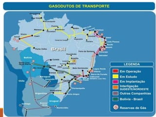 O gás natural é um combustível fóssil composto por uma
mistura de hidrocarbonetos gasosos. Em sua composição
podem ser encontrados metano, propano e butano, entre
outros gases.
Esse elemento tem sido intensamente utilizado no setor
industrial de produção de energia e na indústria veicular (GNV).
Como o Brasil não produz todo o gás natural que necessita, a
Bolívia se tornou um importante fornecedor por meio do
gasoduto Brasil – Bolívia.
 