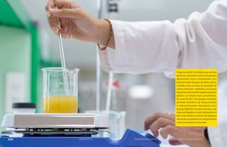 Programa de R$ 20 milhões que articula
parceiros nacionais e internacionais para
desenvolver novos combustíveis com
baixa emissão de gases de efeito estufa.
A médio prazo, as rotas de produção de
hidrocarbonetos mediante processos
bioquímicosdetransformaçãodeaçúcares
podem se mostrar mais competitivas.
Em maio de 2017, foi lançada a iniciativa
da Rede Brasileira de Bioquerosene
e Hidrocarbonetos Renováveis para
Aviação (RBQAV), iniciativa da Setec, das
empresas ligadas ao setor oleoquímico e
dasuniversidadeseinstitutosdepesquisa
queatuamnapesquisaembioquerosene
e hidrocarbonetos renováveis.
109 AÇÕES MCTIC 110MINISTÉRIO DA CIÊNCIA, TECNOLOGIA, INOVAÇÕES E COMUNICAÇÕES
 