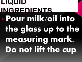 1.Pour milk/oil into
the glass up to the
measuring mark.
Do not lift the cup
 