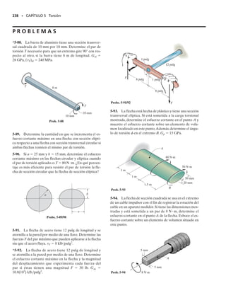 PROBLEMAS • 219
*5-64. Con el poste de acero A-36 se “taladra” a veloci-
dad angular constante el suelo usando la instalación rota-
toria. Si el poste tiene un diámetro interior de 200 mm y
un diámetro exterior de 225 mm, determine el ángulo re-
lativo de torsión del extremo A del poste con respecto al
extremo B, cuando el poste alcanza la profundidad indi-
cada.Debido a la fricción del suelo,suponga que el par que
actúa a lo largo del poste varía linealmente como se mues-
tra y que un par de torsión concentrado de 80 kNm actúa
en la punta del poste.
5-65. El dispositivo mostrado se usa para mezclar suelos
con el fin de proporcionar estabilización in situ.Si el mezcla-
dor está conectado a una flecha tubular de acero A-36 que
tiene un diámetro interior de 3 pulg y un diámetro exterior
de 4.5 pulg,determine el ángulo de torsión de la flecha en la
sección A con respecto a la sección B, así como el esfuerzo
cortante máximo absoluto en la flecha, si cada hoja mezcla-
dora está sometida a los pares de torsión mostrados.
5-67. La flecha tiene un radio c y está sometida a un par
de torsión por unidad de longitud de t0,distribuido unifor-
memente sobre toda la longitud L de la flecha. Determi-
ne el ángulo de torsión  en el extremo B, considerando
que el extremo alejado A está empotrado. El módulo cor-
tante es G.
5-66. El dispositivo mostrado se usa para mezclar suelos
con el fin de proporcionar estabilización in situ. Si el mez-
clador está conectado a una flecha tubular de acero A-36
que tiene un diámetro interior de 3 pulg y un diámetro ex-
terior de 4.5 pulg,determine el ángulo de torsión de la flecha
en la sección A con respecto a la sección C, considerando
que cada hoja mezcladora está sometida a los pares de tor-
sión mostrados.
3000 lbpies
5000 lbpies A
B
20 pies
15 pies
C
Prob. 5-65
4 m
3 m
A
B
15 kNm/m
80 kNm
Prob. 5-64
3000 lb pies
5000 lb pies A
B
20 pies
15 pies
C
Prob. 5-66


L
A
B
c
φ
t0
Prob. 5-67
05-Hibbeler 30/8/56 10:58 AM Página 219
 