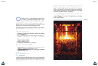 CAPÍTULO 5
MECâNICA 2
88 89
Otratamento térmico é constituído basicamente de aquecimen-
to dos metais a determinada temperatura, seguido de um res-
friamento controlado, considerando alguns fatores, tais como:
tempo de aquecimento e resfriamento, temperatura (em função do tamanho da
peça), profundidade do aquecimento e/ou adição de componentes químicos na
superfície da peça, que variam em função do tamanho e da composição química
do material da peça e das alterações das propriedades que se deseja.
A deinição do tratamento térmico é feita no projeto da peça, com a inalidade
da escolha ideal do tratamento e do material que a peça vai conter.
Objetivos dos tratamentos térmicos:
•	homogeneizar peças que sofreram aquecimento excessivo, como soldagem e
peças brutas de fundição;
•	 aumento ou diminuição da dureza para diversas aplicações, como melhora na es-
tampabilidade, usinagem ou peças que necessitam melhora na resistência ao des-
gaste;
•	melhora na resistência mecânica;
•	melhora na resistência à corrosão;
•	melhora na resistência ao calor;
•	modiicação das propriedades elétricas e magnéticas.
Os tratamentos térmicos podem ser divididos em:
•	Tratamento térmico: envolve o aquecimento de peças somente com o calor,
sem adição de elementos químicos na superfície do aço.
•	Tratamento termoquímico: além do calor, envolve a adição de elementos
químicos na superfície do aço.
5.1 Tratamento térmico
5.1.1 Recozimento
O principal objetivo do recozimento é reduzir a dureza do aço, que pode ter sido
causada por tratamentos como: conformação a frio (encruamento), tratamentos
térmicos de endurecimento, processos de soldagem, fundição ou outros que ge-
ram endurecimento.
O tratamento consiste em elevar a temperatura da peça até a região da austenita e
resfriar lentamente. Essa temperatura depende do teor de carbono do material a ser
tratado. Os fabricantes sempre indicam a temperatura e a forma de resfriamento
necessárias a cada tipo de aço por eles fabricado. Geralmente, para os aços de baixo
carbono indica-se o resfriamento com a peça envolvida em areia e para os aços de
alto carbono, o resfriamento controlado dentro do forno.
O recozimento altera as propriedades mecânicas e elétricas, assim como a micro-
estrutura. É aplicado quando se deseja melhorar a condição de trabalho como
usinagem, estampagem, ou outro tipo de deformação provocada pela queda na
dureza e resistência mecânica.
Figura 5.1
©Jan
HalasKa
/
PHOtO
researCHers
 