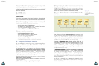 CAPÍTULO 9
MECâNICA 2
150 151
d) elaborar estratégias, ações que devem ser executadas para garantir que a orga-
nização alcance seus objetivos;
e) programar as estratégias (igura 9.9) e colocar em prática o que foi planejado;
f) manter o controle estratégico, monitorando e avaliando o processo de admi-
nistração, para melhorá-lo e assegurar o funcionamento adequado.
O processo da administração estratégica envolve responsabilidades em toda a
organização.
A alta cúpula se encarrega das questões estratégicas. Vê a organização como
um todo e se preocupa com os interesses mais altos, aqueles que exigem esforço
político em sua implementação (por exemplo, prospectar novos mercados,
comprar e vender empresas e abrir o capital na bolsa de valores). Envolve decisões
estratégicas e tem prazos mais longos: de 1 ano e meio até 10 anos.
A atividade do planejamento tático é de médio prazo (de até um ano) e é
compartilhada pela alta direção e pela gerência média. Envolve funções, tais como
o estabelecimento de recursos de mão de obra, a determinação do plano mestre de
produção e o estabelecimento da política de estoques. Em seu caráter hierárquico,
o planejamento tático visa criar mecanismos para implementar o planejamento
estratégico proposto pela alta direção.
Oplanejamentooperacionalédecurtoprazo(diasasemanas)eéocomplemento
(extensão) natural do planejamento tático. É ele que possibilita a programação
das atividades operacionais e diárias da empresa, tais como: programação da
produção, alocação dos trabalhadores nos postos de trabalho e paradas para
manutenção. O controle das atividades operacionais “reabastece” o planejamento
tático, e assim sucessivamente. A igura 9.10 apresenta os níveis hierárquicos do
processo de planejamento.
Em cada nível, o planejamento deve ser alinhado com o atendimento das prio-
ridades da organização. As decisões devem ser rápidas, precisas e proativas para
manter a competitividade.
Retorno das informações
Análise do
ambiente
Diretriz
organizacional Formular
estratégia
Implementar
estratégia
Controle
estratégico
Interno
Externo
Objetivos
Figura 9.9
Principais etapas do
processo de administração
estratégica
O organograma deve ser claro e apresentar apenas o essencial e a situação atual,
suicientes para compreender a estrutura da organização.
Para que o organograma cumpra corretamente sua função, cada item mencionado
deverá estar relacionado:
a) à descrição de cargos; e
b) à descrição de atividade.
Descrição de cargos
É uma relação organizada das tarefas e deveres atribuídos a um indivíduo de
quem são exigidos determinados conhecimentos, aptidões e responsabilidades.
O objetivo da descrição de cargos é estabelecer um critério de padronização do
conteúdo de cada atividade com as seguintes características:
•	o que faz: a função básica e a responsabilidade;
•	onde trabalha: a área, o departamento, o setor, ou jurisdição a que pertence;
•	o que e como faz: as tarefas rotineiras que realiza;
•	a quem se subordina e a quem lidera: as relações funcionais.
A descrição de cargos oferece vantagens, pois:
•	deine claramente as atribuições de cada um;
•	elimina ansiedade e expectativas de líderes e liderados;
•	serve de base para um processo admissional;
•	serve de base para o plano de carreira;
•	estabelece as relações de trabalho;
•	deine os parâmetros para avaliação de desempenho e promoções.
9.1.4 A organização estratégica da empresa
Por causa da globalização, ocorreu grande avanço tecnológico, reduziram-se as
barreiras de comércio entre as nações, houve diminuição nos custos dos trans-
portes e surgiram novos mercados (emergentes).
As empresas precisaram ser mais competitivas para sobreviverem nessa nova
economia mundial. Nesse contexto, algumas estratégias passaram a ser adotadas
pelas empresas: reduzir os custos de produção, atender a determinado nicho de
mercado e introduzir diferenciação nos produtos. A administração estratégica
pressupõe um processo contínuo, com uma série de etapas, para manter e
integrar a organização em seu ambiente. Essas etapas são:
a) analisar o ambiente interno e externo para identiicar os riscos e as oportuni-
dades presentes e futuras da organização;
b) escrever uma declaração de missão, deinindo a inalidade da organização ou
razão pela qual ela existe;
c) deinir objetivos e metas que as organizações precisam cumprir;
 
