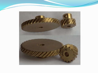 Engranajes CónicosSe fabrican a partir de un tronco de cono, formándose los dientes por fresado de su superficie exterior. Estos dientes pueden ser rectos, helicoidales o curvos. Esta familia de engranajes soluciona la transmisión entre ejes que se cortan y que se cruzan. Los datos de cálculos de estos engranajes están en prontuarios específicos de mecanizado.