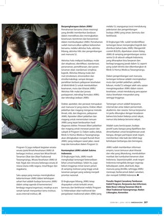 Program SJ juga meliputi kegiatan wisata-
wisata iptek/ilmiah/kesehatan/JAMU di
berbagai institusi, antara lain Wisat Ilmiah
Tanaman Obat dan Obat Tradisional
Tawangmangu, Wisata Kesehatan JAMU di
Kab. Tegal, dan rencana beberapa wisata di
istana-istana milik negara, misal Bogor dan
Jogjakarta.
Satu upaya yang mampu meningkatkan
keberterimaan JAMU dalam kehidupan
sehari-hari adalah budaya konsumsi JAMU
dalam setiap agenda di kementerian/
lembaga negara/organisasi, misalnya acara
ramah-tamah menyambut tamu institusi,
acara internal institusi, dll.
Berpengharapan dalam JAMU
Pemahaman bersama (share meaning)
yang dimiliki memberikan landasan
dalam memelihara dan meningkatkan
keseriusan, komitmen dan konsentrasi
dalam membudayakan JAMU. Pemahaman
sudah memunculkan aplikasi kebutuhan
bersama, melalui aktivitas hulu, aktivitas
litbang, aktivitas hilir, dan pengembangan
aset manusia SJ.
Aktivitas hulu meliputi budidaya, mulai
dari eksplorasi, identifikasi, standarisasi,
penanaman, pemeliharaan, dan panen
tanaman obat; standarisasi simplisia;
logistik. Aktivitas litbang mulai dari
riset etnobotani, etnomedisin dan
etnofarmakologi, sampai dengan
penelitian berbasis pelayanan kesehatan
di klinik-klinik SJ untuk membuktikan
keamanan, mutu dan khasiat JAMU.
Aktivitas hilir mulai dari proses
paskapanen, teknologi formulasi JAMU,
dan teknologi sediaan JAMU.
Dokter, apoteker, dan perawat merupakan
aset manusia SJ yang utama. Dokter diberi
pelatihan dan magang mengenai metode
ilmiah, etik, dan diagnosis, pelayanan
JAMU. Apoteker diberi pelatihan dan
magang untuk menentukan ramuan
JAMU yang tepat berdasarkan hasil
diagnosis dokter. Perawat diberi pelatihan
dan magang untuk merawat pasien dan
subyek di Program SJ. Dalam waktu dekat,
Klinik SJ Hortus Medicus Tawangmangu
akan ditingkatkan menjadi Rumah Riset
JAMU, yang melayani rawat jalan, rawat
inap dan konsultasi dalam Program SJ.
Kontemplasi JAMU adalah Sukma
Indonesia
Di lingkungan hulu, JAMU masih
menghadapi tantangan ketersediaan
lahan untuk budidaya. Selain itu, juga
belum tingginya minat tanam petani
di samping motivasi yang tinggi untuk
tanaman pangan yang sedang menjadi
prioritas nasional.
Di lingkungan litbang, JAMU tetap
diupayakan untuk terbukti aman,
bermutu dan berkhasiat melalui Program
SJ. Keberadaan obat tradisional dan
pengobatan tradisional selain JAMU yang
melalui SJ, seyogyanya turut mendukung
pelestarian dan pengembangan
budaya JAMU yang aman, bermutu dan
berkhasiat.
Di lingkungan hilir, sudah teridentifikasi
tantangan besar menyangkut logistik dan
distribusi bahan baku JAMU. Mengambil
contoh BULOG, diperlukan sistem Bulog
JAMU di samping pengembangan sentra-
sentra SJ di seluruh wilayah Indonesia,
yang diharapkan bisa berperan dan
berbagi tanggung jawab dalam SJ, seperti
yang sudah dirintis dan dikembangkan di
Klinik SJ Hortus Medicus Tawangmangu.
Dalam pengembangan aset manusia,
tantangan terbesar adalah meningkatkan
mutu dan jumlah pelatihan, pelatih,
lulusan, modul SJ sebagai salah satu upaya
mengintegrasikan JAMU dalam sistem
kesehatan, untuk mendukung pencapaian
status kesehatan masyarakat yang
setinggi-tingginya.
Tantangan umum adalah kerjasama
internal dan antar dalam pemerintah,
akademisi, dan swasta. Semua kerjasama
ini perlu dibungkus dengan kesadaran
bahwa kita bukan bekerja untuk rakyat,
namun kita bekerja bersama rakyat.
Adalah suatu keniscayaan, budaya
positif suatu bangsa yang dipelihara dan
dimanfaatkan untuk kesejahteraan anak
bangsa, dengan partisipasi anak negeri,
memberikan nilai baik dan lebih bagi
kehidupan berbangsa dan bernegara.
JAMU sudah memberikan informasi
empiris, turun temurun akan khasiat
dan nilai yang dikandung, membuktikan
manfaat dari tumbuhan/tanaman obat
Indonesia. Sepantasnyalah, anak negeri
Indonesia mengelola dengan segenap
kebudayaan, iptek, akal budi, daya
manusia yang dimiliki, sehingga JAMU
meresapi, berkecamuk dalam sanubari,
dan menjadi SUKMA Indonesia. n
Penulis: Nagiot Cansalony Tambunan
Kabid Program, Kerjasama dan Informasi,
Balai Besar Litbang Tanaman Obat &
Obat Tradisional Tawangmangu, Badan
Litbangkes, Kemenkes
EDISI 36 I JUNI I 2012 MEDIAKOM 37
 