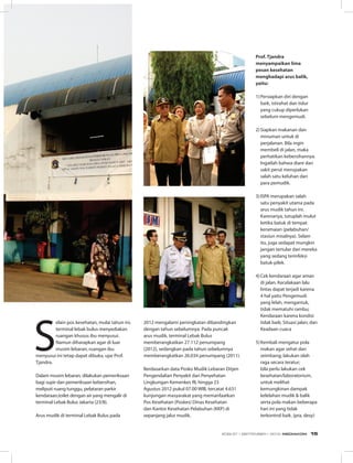 S
elain pos kesehatan, mulai tahun ini,
terminal lebak bulus menyediakan
ruangan khusus ibu menyusui.
Namun diharapkan agar di luar
musim lebaran, ruangan ibu
menyusui ini tetap dapat dibuka, ujar Prof.
Tjandra.
Dalam musim lebaran, dilakukan pemeriksaan
bagi supir dan pemeriksaan kebersihan,
meliputi ruang tunggu, pelataran parkir
kendaraan,toilet dengan air yang mengalir di
terminal Lebak Bulus Jakarta (23/8).
Arus mudik di terminal Lebak Bulus pada
2012 mengalami peningkatan dibandingkan
dengan tahun sebelumnya. Pada puncak
arus mudik, terminal Lebak Bulus
memberangkatkan 27.112 penumpang
(2012), sedangkan pada tahun sebelumnya
memberangkatkan 26.034 penumpang (2011).
Berdasarkan data Posko Mudik Lebaran Ditjen
Pengendalian Penyakit dan Penyehatan
Lingkungan Kemenkes RI, hingga 23
Agustus 2012 pukul 07.00 WIB, tercatat 4.631
kunjungan masyarakat yang memanfaatkan
Pos Kesehatan (Poskes) Dinas Kesehatan
dan Kantor Kesehatan Pelabuhan (KKP) di
sepanjang jalur mudik.
Prof. Tjandra
menyampaikan lima
pesan kesehatan
menghadapi arus balik,
yaitu:
1)	Persiapkan diri dengan
baik, istirahat dan tidur
yang cukup diperlukan
sebelum mengemudi.
2)	Siapkan makanan dan
minuman untuk di
perjalanan. Bila ingin
membeli di jalan, maka
perhatikan kebersihannya.
Ingatlah bahwa diare dan
sakit perut merupakan
salah satu keluhan dari
para pemudik.
3)	ISPA merupakan salah
satu penyakit utama pada
arus mudik tahun ini.
Karenanya, tutuplah mulut
ketika batuk di tempat
keramaian (pelabuhan/
stasiun misalnya). Selain
itu, juga sedapat mungkin
jangan tertular dari mereka
yang sedang terinfeksi
batuk-pilek.
4)	Cek kendaraan agar aman
di jalan. Kecelakaan lalu
lintas dapat terjadi karena
4 hal yaitu Pengemudi
yang lelah, mengantuk,
tidak mematuhi rambu;
Kendaraan karena kondisi
tidak baik; Situasi jalan; dan
Keadaan cuaca
5)	Kembali mengatur pola
makan agar sehat dan
seimbang; lakukan olah
raga secara teratur;
bila perlu lakukan cek
kesehatan/laboratorium,
untuk melihat
kemungkinan dampak
kelelahan mudik & balik
serta pola makan beberapa
hari ini yang tidak
terkontrol baik. (pra, desy)
EDISI 37 I SEPTEMBER I 2012 MEDIAKOM 15
 