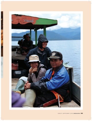 Three musketers:
Pinus Maladjuna (depan), Anis dan Yusran
EDISI 37 I SEPTEMBER I 2012 MEDIAKOM 55
 