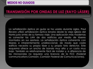 TRANSMISIÓN POR ONDAS DE LUZ (RAYO LÁSER)



 La señalización óptica sin guías se ha usado durante siglos. Paul
 Revere utilizó señalización óptica binaria desde la vieja iglesia del
 Norte justo antes de su famoso viaje. Una aplicación más modernas
 es conectar las LAN de dos edificios por medio de láseres
 montados en sus azoteas. La señalización óptica coherente con
 láseres e inherentemente unidireccional, de modo que cada
 edificio necesita su propio láser y su propio foto detector. Este
 esquema ofrece un ancho de banda muy alto y un costo muy
 bajo. También es relativamente fácil de instalar y, a diferencia de
 las microondas no requiere una licencia de la FCC (Federal
 communications Comisión, Comisión Federal de Comunicaciones).
 