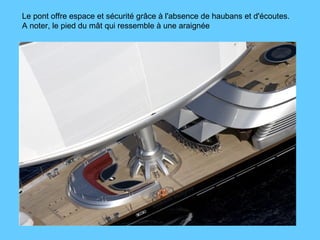 Le pont offre espace et sécurité grâce à l'absence de haubans et d'écoutes.  A noter, le pied du mât qui ressemble à une araignée 