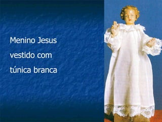 Menino Jesus  vestido com túnica branca 