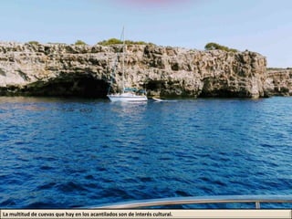 La multitud de cuevas que hay en los acantilados son de interés cultural.
 