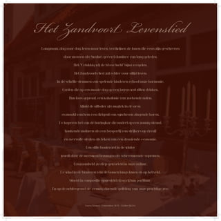 Het Zandvoort Levenslied
 Langzaam, dag voor dag, leven naar leven, verdwijnen de tonen die eens zijn geschreven

              door mensen als Swaluë, geëerd dominee van lang geleden.

                     Het: “Gelukkig wij de frisse lucht” bijna vergeten.

                     Het Zandvoorts lied zal echter voor altijd leven:

          In de schrille stemmen van spelende kinderen echoot onze harmonie.

              Gasten die op een mooie dag op een terras wat zitten drinken.

                  Hun loos gepraat, een kakofonie van zoekende noten,

                         klinkt de uitbater als muziek in de oren

             en maakt van hem een dirigent van synchroon zingende koren.

            De koperen bel van de haringkar die nadert op een zonnig strand.

               Ronkende motoren als een baspartij van strijkers op circuit

               en overvolle straten als teken van een draaiende economie.

                             Een stille boulevard in de winter

             wordt door de meeuwen bezongen als schreeuwende sopranen.

                     Eenzaamheid zo diep geworteld in onze natuur.

            De wind in de bladeren van de bomen langs lanen en op het veld,

                  blaast in compositie opgesteld rij na rij hun partituur.

       En op de achtergrond de eeuwig durende golfslag van onze prachtige zee.



                            Marco Termes - 7 november 2006 - Dichter bij Zee
 