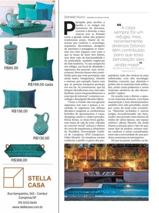 14 campinas 14/8/16metrópole
P
lanejada para receber a
família e os amigos em
momentos de descanso,
convívio e diversão, a área
externa tem se firmado
como a grande vedete dos projetos
residenciais atuais. Diante do in-
teresse por conforto e aconchego,
arquitetos, decoradores, designers
de interiores e paisagistas se esme-
ram em criar espaços com tudo o
que as horas de lazer têm direito,
sem abrir mão da funcionalidade e
da praticidade, também exigências
da vida moderna. “A casa sempre foi
um refúgio, um local de afinidade e
segurança das pessoas, mas, recen-
temente, diversos fatores têm contri-
buído para que essa percepção seja
ainda maior. Insegurança, trânsito
e estresse, por exemplo, fazem com
que as pessoas busquem proteção
em seu lar. As construtoras, que há
tempos identificaram esse mercado,
facilitam novos empreendimentos a
esse tipo de interesse”, comenta o so-
ciólogo e demógrafo Ricardo Ojima.
“Como o Estado não nos garante
segurança nas ruas e praças, a so-
ciedade se organizou nas últimas
décadas e surgiram os condomínios
fechados de apartamentos e casas,
shopping centers e clubes privados.
Dessa forma, as áreas livres ganha-
ram status de sala de estar, voltadas
ao convívio social”, reforça o diretor
do curso de arquitetura e urbanismo
da Pontifícia Universidade Católi-
ca de Campinas (PUC-Campinas),
Fábio Muzetti. “As temáticas variam
conforme o perfil e o gosto dos pro-
prietários, indo das rústicas às mais
sofisticadas, com alta tecnologia.
Madeira, concreto, aço, alumínio e
pedras são os materiais mais utiliza-
dos, assim como polímeros e novos
materiais sintéticos de alto desem-
penho”, explica
De acordo com o diretor, a apos-
ta em materiais duráveis, com baixa
manutenção e bem dimensionados,
também tem sido percebida, muito
por conta da atual crise econômi-
ca. “Materiais reciclados e móveis
antigos recondicionados são bem-
vindos. Isso permite uma mistura de
estilos de várias épocas, um espaço
eclético”, afirma Muzetti. Ele ainda
chama a atenção para o fato de que,
nesse tipo de projeto, existem mui-
tas variáveis a serem consideradas,
entre elas a necessidade de usar pro-
dutos resistentes às intempéries.
Há que se pensar, também, na ilu-
Daniela Nucci daniela.nucci@rac.com.br
“A casa
sempre foi um
refúgio, mas,
recentemente,
diversos fatores
têm contribuído
para que essa
percepção seja
ainda maior”
RICARDO OJIMA, SOCIÓLOGO E
DEMÓGRAFO
DIVULGAÇÃO
Projeto de iluminação da
Rede Luz Iluminação: espetos
para valorizar o jardim
 
