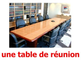 une table de réunion
 