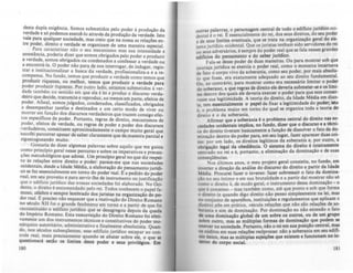 desta dupla exig!ncia. Somos submetidos pelo poder" produçlo da
verdade e só podemos exerà:·lo através da produção da verdade. Isto
vale par. q~al~uer sociedade, mas creio que na nossa as relaçôel en.
Ire poder, direito ~ verd~de se organizam de uma maneira especial.
Para caractenzar nao o seu mecafllsmo mas sua intensidade e
constância, poderia dizer que somos obrigados pelo poder a produzir
a verdade, somos obrigados ou condenados a confessar a verdade ou
a encO~tr~-la..O ~der não para de nos interrogar, de indagar, regis.
trar e institUCionalizar a busca da verdade, profissionaliza-a e are-
compe~sa..No fundo, temos que produzir a verdade como temos que
prodUZir nqu~za.s, ou melhor, temos que produzir a verdade par.
poder prodUZir nquezas. Por outro lado, estamos submetidos à ver.
da~e também. no sentido em que ela é lei e produz o discurso verda-
deirO que deCide, tran~mite e reproduz, ao menos em parte, efeitos de
poder. Armai, somos Julgados, condenados, classificados, obrigados
a desempenhar ,tarefas e destinados a um certo modo de viver ou
morrer e'!1 função dos discursos verdadeiros que trazem consigo efei-
tos especlrycos de poder. Portanto, regras de direito, mecanismos de
poder, ~feltos de ~erdade, ou regras de poder e poder dos discursos
.verda~elros, constituem aproximadamente o campo muito geral que
e~olhl percorrer apesar de saber claramente que de maneira parcial e
ziguezagueando muito.
Gos.taria.de dizer algumas palavras sobre aquilo que me guiou
como pnnclplo .geral nesse pe~c:urso e sobre os imperativos e precau.
çôes metodológiCOS qu~ ~dotel. Um principio geral no que diz respei-
to .às rel~ções entre direito e poder: parece-me que nas sociedades
OCIdentaiS, desde a Idade Média, a elaboração do pensamento jurídi-
co se fez es.sencial~ente em torno do poder real. Ea pedido do poder
real, em seu proveIto e para servir-lhe de instrumento oujustificaçlo
que o edl~CI~ Jurldlco das nossas sociedades foi elaborado. No Qcj.
dente, o direito é encomendado pelo rei. Todos conhecem o papel fa-
moso, célebre e.sempre lembrado dos juristas na organizaçlo do p0-
der real. EprecmJ não esquecer que a reativação do Direito Romano
no século XII foi o grande fenômeno em torno e a partir de que foi
reçonstl.t~ldo o edifíCIO Jurfdlco que se desagregou depois da queda
do Impera0 Romano. Esta ressurreição do Direito Romano foi efeti-
vame~te um d~s i~strume~t~s t~nicos e constitutivos do poder mo-
nárqUICO autofitáno, administrativo e finalmente absolutista. Quan-
do, nos séculos subseqDentes, esse edifido jurldico escapar ao con-
trole .real, mais precisa'Jle~te quando se abater sobre ele, o que se
questionará serJo OI limites deste poder e seus privilégiol. Em
180
outras palavru, o personagem centr~J de todo o ~!ncio jurfdico oci-
dental é o rei. E essencialmente do rei, dos seus dl~eltos, do seu ~er
de seUS limites eventuais, que se Uala na or.anLUçfo ~eral do SIS-:
~emajuridiCO ocidental. Que os juristas tenham sido serVidores do ra
U seus adversários é sempre do poder real que se fala nesses grandes
o ' ~'...Id'
edificios do pensamento e do Sluo;;l JUu ICO.
Fala.$( desse poder de duas maneiras. Ou para mostr~r sob que
couraça jurídica se exercia o ~er real, como o monarca I,ncarnava
de fato o corpo vivo da soberama, como seu pod~r, por mais absolu-
to que fosse, era exatamente adequado ao seu dlr~ltc! f~ndamental.
Ou, ao contrário, para mostra,r ~mo era n~no limitar o ~r
do soberano, a que rearas de ~Jrelto ele devena submeter-te e osliml-
tes dentro dos quais ele deveria exercer o poder para que ~ste con,ser-
vasse sua legitimidade, A teoria do direito, d~ ,Id~de Média em ~I.an­
te, tem essencialmente o papel de fixar a le,lt,m~dade do JKKIa:._o
é. o problema maior e~ torno do qual se orgaRll.l toda a teona do
direito é o da soberaRla. , .
Afirmar que a soberania eo problema central ~o direito nu ~
ciedades ocidentais implica, no fundo, dizer que o dllCuno e a t6c:tU-
ca do direito tiveram basicamente a função de dissolver o fato da d~
minação dentro do poder para, em seu lu,ar, fazer ~pareccr duas COI-
sas: por um lado, os direitos legltimos da sobe~a~la e, .por,outro, a
obri,ação legal da obeditnda. O ~is~ema do dlreJt~ é IRtaramente
centrado no rei e é, portanto, a elimmação da dommação e de suas
conseqDlndas. . . .
Nos últimos anos, o meu projeto geral conSistiU, no fundo, em
inverter a direção da análise do discurso do direito a partir da Idade
Média. Procurei fazer o inverso: fazer sobressair o fato da domina-
ção no seu intimo e em sua brutalidade e a partir dai mostrar nio só
como o direito é, de modo geral, o instrumento dessa dominaçlo - o
que é consenso _ mas também como, até qu~ ponto e sob que ~orma
o direito (e quando digo direito nio penso Simplesmente na I~, mas
no conjunto de aparelhos, instituições e re,ulamentos que aplicam o
direito) põe em prática. veicula relações que nio são relações de s0-
berania e sim de dominação, Por dominação eu nAo entendo o fato
de uma dominação global de um sobre os outros, ou de um IfUpo
sobre outro mas as múltiplu formu de dominaçlo que podem IC
CAercer na ~edade. Portanto. nio o rei em .ua posiçlo central, ma
OI súditos em lUas relações rccfprocal: nlo a soberania em teU ediR-
cio único, mas as múltiplas lujeiÇÕCI que existem e rundonam no in-
terior do corpo social
181
 