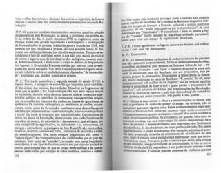 tros, o olhar dos outros, o discurso dos outros os impediria de fazer o
mal ou o nocivo. Isto está constantemente presente nos textos da Re-
volução.
M.P.. O contexto imediato desempenhou assim seu papel na adoçio
do panopticon pela Revolução; na época, o problema das prisões Cl-
tá na ordem do dia. A partir dos anos 1770, na Inglaterra como na
França, existe uma grande inquietação a este respeito; a investigaçlo
de Howard sobre as prisões, traduzida para o francb em 1788, nOl
permite ver isto. Hospitais e prisões sio dois grandes temas de di...
cussão nos salões parisienses, nos circulas esclarecidos. Tornou-se CI-
candaloso o fato de as prisões serem o que são: uma escola do vicio e
do crime; e lugares que, de tio desprovidos de higiene, causam mor-
te: Médicos começam a dizer como o corpo se destrói, se desgasta em
taiS lugares. A Revoluçio Francesa realiza, por sua vez, uma inveati-
gação em escala européia. Um certo Duquesnoy é encarregado de fa-
zer um relatório sobre os estabelecimentos chamados "de humanida-
de", expressão que recobre hospitais e prisões.
M . F.: Um medo assombrou a segunda metade do século XVIII: o
espaço escuro, o anteparo de escuridio que impede a total visibilida-
de das coisas, das pessoas, das verdades. Dissolver OI fragmentOl de
noite que se opõem à luz, fazer com que nio haja mais espaço escuro
na sociedade, demolir estas cimaras escuras onde te fomentam o ar-
bitrário politico, os caprichos da monarquia, as superstições reliaio-
sas, os complôs dos tiranos e dos padres, as iluSÕCI da ignorlnci.a, u
epidemias. Os castelos, os hospitais, os cemitérios, as prisões, o. coa-
ventos. muito antes da Revoluçio, suscitaram uma desconfiança ou
um ódio que implicaram sua supervalorizaçio; a nova ordem poUtic8
e moral não pode se instaurar sem sua eliminaçio. O. romanca de
terror, na época da Revoluçio, desenvolvem uma vido rantótica da
muralha. do escuro, do esconderijo e da masmorra. que abrigam, CID
uma cumplicidade,.,ignificativa, os salteadores e os aristocratu, OI
monges e OI traidores: as paisagens de Ann Radclirre sio montanbu.
florestas. cavernas. castelos em ruina, conventos de escuridio e .i~
cio amedrontadores. Ora. estes espaços imaginários sio como I
"contra-figura" das transparênciu e das visibilidades que se quer ..
tabelecer. Este reino da "opiniJo". invocado com tanta freq06ncia
nesta época, é um tipo de funcionamento em que o poder poder' li
exercer pelo simples fato de que as coisas serio sabidas e de que.
pessoas serio vistas por um tipo de olhar imediato, coletivo e an6ai--
216
Um poder cuja inst~ncia princi~al fosse a opiniio nio ~eria
mOI' r~..iõcs de escuridão Se o projeto de Bentham despertou lOte-
tO erar "'D • 1'-' I . d I ·os
(oi porque ele fornecia a fórmula, ap l!;ILve a mUitos om RI
resse. tes de um "poder exercendo-se por transpar~nciu", de uma
~lre~naç1~ por "iluminação". O panopticon é mais ou menos a for-
om:t "castelo" (torre cercada de muralhas) utilizada paradoxal-
~:nteOpara criar um espaço de legibilidade detalhada.
J _P.8.: Foram igualmente os lugares escuros no homem que o Séc:u-
I~ das Luzes quis ver desaparecer.
M. F.: Exatamente.
Mp . Ao mesmo tempo as técnicas de poder no interior do panopti-
co~ ~o realmente surpr~ndentes. Trata-se essencialmente do olhar;
e também da palavra. pois existem o~ famosos ~uh.<>s de aço - ex-
traordinária invenção - que ligam o IOspetor prt~~lpal. a cada cela
onde se: encontram. nos diz; Bentham. nio u,:" prlSlone~ro. m~s pe-
quenos grupos de prisioneiros. Finalmente. ~.lmport.Ancla. da dlssua-
sio, muito enfatizada no texto de Bentham: . E preciSO, diZ d.e, ~tar
infXSSantemente sob o olhar de um inspetor; Isto na verdade SIBRlfica
perder a capacidade de fazer o mal e quase perder o pensamento de
querê-lo"· nós estamos no ámalo das preocupações da Revolução:
impedir '; pessoas de fazerem o mal. tirar-lhes o desejo de comet~lo;
tudo poderia ser assim resumido: nio poder e nio querer.
M F.: Existe ai duas coisas: o olhar e a interiorizaçio; no fundo, nio
ser' o problema do custo do poder'? O poder. na verdade, nio IC
exerce sem que custe alguma coisa. Existe evi~e~temenle o custo ~
nômico e Bentham rala sobre ele: quantos Vigias serio necess!nos.
ConseqQentemente, quanto a m'quina custar" Mas existe ta~btm o
custo propriamente político. Se a violencia for .arande. h' o nseo de
provocar revoltas; ou. se a intervenção fo~ mUito descontlnua, ht o
hICO de permitir o desenvolvimento, nos IOte~a)os, dos fen6me";os
de rC!i~tência de desobedi.hcia, de custo poUuco elevado. Era auun
que runciona~a o poder monárquico. Por exemplo, aj.u.stiça só pren-
dia uma proporção irrisória de criminosos; ela IC utilIZava do rato
para dizer: é preciso que a puniçio seja espetacular p.ara que,:" ou-
ttos tenham medo. Portanto poder violento e que deVia. pela Virtude
de seu exemplo, assegurar f~nÇÕCI de continuidad~. A i.to o. novos
te6ncos do século XIX respondem: é um poder mUito oneroso e com
poucos resultados. Fazem-se ,randes despesas de violencia que tem
217
 