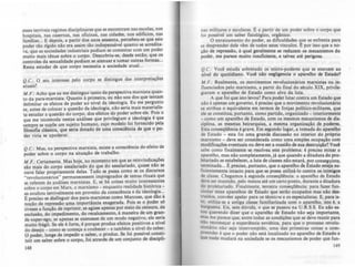 esses terríveis regimes disciplinard que se encontram nas escolas, nos
hospitais, nas casernas, nas oficinas, nas cidades, nos ediflcios, nas
famílias... E depois, a partir dos anos sessenta, percebeu-se que ~te
poder tão rigido nio era assim tio indispensável quanto se acredIta-
va, que as sociedades industriais podiam ~ contentar com um poder
muito mais tênue sobre o corpo. Oescobnu-se, desde então, que os
controles da sexualidade podiam se atenuar e tomar outras formas...
Resta estudar de que corpo necessita a sociedade atual...
Q.C: O seu interesse pelo corpo se distingue das interpretações
atuais? .
M.F.: Acho que tU me distinguo tanto da perspectiva marxista quan-
to da para-marxista. Quanto à primeira, ~u não ~ou dos que tentam
delimitar os efeitos de poder ao nlvel da IdeologIa. Eu me perg~n.to
se antes de colocar a questio da ideologia, nio seria mais matenahs-
ta'estudar a questão do corpo, dos efeitos do poder sobre ele. Pois o
que me incomoda nestas análises que p.rivilegiam a .ideolog!a é que
sempre se supõe um sujei.to humano, cUJo model? fo~ fornecIdo pela
filosofia clássica, que sena dotado de uma consaênCla de que o p0-
der viria se apoderar.
Q.c.: Mas, na perspectiva marxista, existe a consciência do efeito de
poder sobre o corpo na situação de trabalho.
M.F.: Certamente. Mas hoje, no momento em que as reinvindicações
são mais do corpo assalariado do que do assalariado, quase: nio se
ouve falar propriamente delas. Tudo se passa como se os .dl~ursos
"revolucionários" permanecessem impregnados de temas ntuals que
se referem às análises marxistas. E, se há coisas muito interessantes
sobre o corpo em Marx, o marxis~o - enquan~o r~lidade. históri?l-
as ocultou terrivelmente em proveIto da consciêncIa e da Ideologia...
~ preciso se distinguir dos para-ma~xistas como Ma~cuse, q~e dão à
noção de repressão ",ma importlncra exagerada. POIS se o poder só
tivesse a função de reprimir, se agisse apenas por meIO da censura, da
exclusio do impedimento, do recalcamento, à maneira de um gran-
de super:ego, se apenas se exeJICCS5e de um mo~o negat~~o, ele seria
muito frágil. Se ele é forte, é porque produz efeitos POSItiVOS a nlvel
do desejQ - como se comCÇ8 a conhecer - e também .a nlvel do sabe~.
O poder, longe de impedir o saber. o produz. Se f0.1 posslvel ~o~st!­
tuir um saber sobre o corpo, foi através de um conjunto de dlSClph-
148
nas militares e escolares. ~ a partir de um poder sobre o corpo que
foi possível um saber fisiológico, orgânico.
O enraizamento do poder, as dificuldades que se enfrenta para
se desprender dele vêm de todos estes vlnculos. E por isso que a no-
ção de repressão, à qual geralmente se reduzem os mecanismos do
poder, me parece muito insuficiente, e talvez até perigosa.
Q.c.: Você estuda sobretudo os micro-poderes que se exercem ao
nlvel do quotidiano. Você: nio negligencia o aparelho de Estado?
M.F.: Realmente, os movimentos revolucionários marxistas ou in-
fluenciados pelo marxismo, a partir do final do século XIX, privile-
giaram o aparelho de Estado como alvo da luta.
A que foi que isto levou? Para poder lutar contra um Estado que
nio é apenas um governo, é preciso que o movimento revolucionário
se atribua o equivalente em termos de forças polltico-militares. que
ele se constitua, portanto, como partido, organizado - interiormente
- como um aparelho de Estado, com os mesmos mecanismos de dis-
ciplina, as mesmas heirarquias. a mesma organização de poderes.
Esta conseqüência é grave. Em segundo lugar, a tomada do aparelho
de Estado - esta foi uma grande discussão no interior do próprio
marxismo - deve ser considerada como uma simples ocupação com
modificações eventuais ou deve ser a ocasião de sua destruiçio? VO<:t
sabe como finalmente se resolveu este problema: é preciso minar o
aparelho, mas não completamente,já que quando a ditadura do pro-
letariado se estabelecer, a luta de classes não estarA, por conseguinte,
terminada... ~ preciso, portanto, que o aparelho de Estado esteja su-
ficientemente intacto para que se possa utilizá-lo contra os inimi,ol
de classe. Chegamos à segunda conseqOência: o aparelho de Estado
deve ser mantido, pelo menos até um certo ponto, durante a ditadura
do proletariado. Finalmente, terceira conseqOência: para fazer fun-
cionar estes aparelhos de Estado que serão ocupados mas não des-
truídos, convém apelar para os técnicos e os especialistas. E, para is-
to, utiliza-se a antiga classe familiarizada com o aparelho, isto é, a
burguesia. Eis, sem dúvida. o que se passou na V.R.S.S. Eu nio es-
tou querendo dizer que o aparelho de Estado não seja importante,
mas me parece que, entre todas as condições que se deve reunir para
n.ão r~omeçar a experiência soviética, para que o processo revolu-
CIonáriO não seja interrompido, uma das primeiras coisas a com-
preender é que o poder não está localizado no aparelho de Estado e
que nada mudará na sociedade se os mecanismos de poder que fun-
149
 
