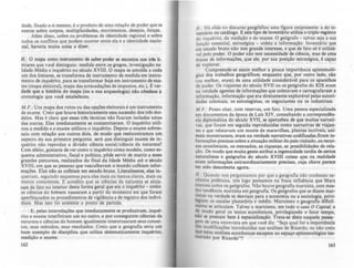 dade, fixado a si mesmo, é o produto de uma relação de poder que se
exerce sobre corpos, multiplicidades, movimentos, desejos, forças.
Além disso, sobre os problemas de identidade regional e sobre
todos os conflitos que podem ocorrer entre ela e a identidade nacio-
nal, haveria muita coisa a dizer.
H.: O mapa oomo instrumento de saber-poder se encontra nos trà li-
miares que você distinguiu: medida entre os gregos, investigação na
Idade Média e inquérito no século XVIII. O mapa se amolda a cada
um dos limiares, se transforma de instrumento de medida em instru-
mento de inquérito, para se transformar h'oje em instrumento de exa-
me (mapa eleitoral), mapa das arrecadações de impostos, etc.). ~ ver-
dade que a história do mapa (ou a sua arqueologia) nio obedece à
cronologia que você estabeleceu.
M.F.: Um mapa dos votos ou das opções eleitorais é um instrumento
de exame. Creio que houve historicamente essa sucessão dos três mo-
delos. Mas é claro que essas três técnicas não ficaram isoladas umas
das outras. Elas imediatamente se contaminaram. O inquérito utili-
zou a medida e o exame utilizou o inquérito. Depois o exame sobres-
saiu com relação aos outros dois, de modo que reencontramos um
aspecto da sua primeira pergunta: será que distinguir exame de in-
quérito não reproduz a divisão ciência social/ ciência da natureza?
Com efeito, gostaria de ver como O inquérito como modelo, como es-
quema admini~trativo, fiscal e político, pôde servir de matriz a esses
grandes percursos, realizados do final da Idade Média até o século
XVIII, em que as pessoas que vasculhavam o mundo colhiam infor-
mações. Elas nio as colhiam em estado bruto. Literalmente, elas in-
queriam, seguindo esquemas para eles mais ou menos claros, mais ou
menos conscientes. E acredito que as ciências da natureza se aloja-
ram de fato no interior desta forma geral que era o inquérito - como
as ciências do homem nasceram a partir do momento em que foram
aperfeiçoados os procedimentos de vigilância e de registro dos indivi-
duos. Mas ISSO fOI somente o ponto de partida.
E, pelas interrelações que imediatamente se produziram, inqué-
rito e exame interfiriram um no outro, e por conseguinte ciências da
natureza e ciências do homem igualmente intercruzaram seus concei-
tos, seus métodos, seus resultados. Creio que a geografia seria um
bom exemplo de disciplina que utiliza sistematicamente inquérito,
medição e exame.
162
H.: Há aliás no discurso geo,iáfico uma figura onipresente: a do in-
ventário ou catálogo. E este tipo de inventário utiliza o triplo registro
do inquérito, da medição e do exame. O geógrafo - talvez seja a sua
função essencial, estratégica - coleta a informação. Inventário que
em estado bruto não tem grande interesse, e que de fato só é utilizá-
vel pelo poder. O poder não tem necessidade de ciência, mas de uma
massa de informações, que ele, por sua posição estratégica, é capaz
de explorar.
Compreende-se assim melhor a pouca importância epistemoló-
gica dos trabalhos geográficos; enquanto que, por outro lado, s10
(ou melhor, eram) de uma utilidade considerável para os aparelhos
de poder. Os viajantes do século XVII ou os geógrafos do XIX eram
na verdade agentes de informações que coletavam e cartografavam a
informação, informação que era diretamente explorável pelas autori-
dades coloniais, os estrategistas, os negociantes ou 05 industriais.
M.F.: Posso citar, com reservas, um fato. Uma pessoa especializada
em documentos da época de Luis XIV, consultando a correspondên-
cia diplomática do século XVII, se apercebeu de que muitas narrati-
vas, que foram em seguida reproduzidas como narrativas de viajan-
tes e que relatavam um monte de maravilhas, plantas incrlveis, ani-
mais monstruosos, eram na verdade narrativas codificadas.Eram in-
formações precisas sobre a situação militar do pais visitado, os recur-
sos econômicos, os mercados, as riquezas, as possibilidades de rela-
ção. De modo que muita gente atribui a ingenuidade tardia de certos
naturalistas 'e geógrafos do século XVIII coisas que na realid,de
eram informações extraordinariamente precisas, cuja chave parece
ter sido descoberta agora.
H.: Quando nos perguntamos por que a geografia nio conheceu ne-
nhuma polêmica, nós logo pensamos na fraca innuência que Marx
exerceu sobre os geógrafos. Não houve geografia marxista, nem mcs-
~o tendência marxista em geografia. Os geógrafos que se dizem mar-
xls~as na verdade se desviam para a economia ou a sociologia, privi-
legiam as escalas planeu.ria e média. Marxismo e geografia difu:iJ.-
mente se articulam. Talvez o marxismo, em todo o caso O Capital, e
de modo geral os textos econômicos, privilegiando o fator tempo,
não se prestam bem à espacialização. Trata-se disto naquela passa-
gem de u.ma entrevista em que você diz: "Seja qual for a importância
das modificações introduzidas nas análiSe! de Ricardo, eu nl0 creio
que estas análises econômicas escapem ao espaço epistemológico ins-
taurado por Ricardo"?
163
 