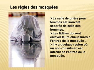 Les règles des mosquéesLa salle de prière pour femmes est souvent séparée de celle des hommes.