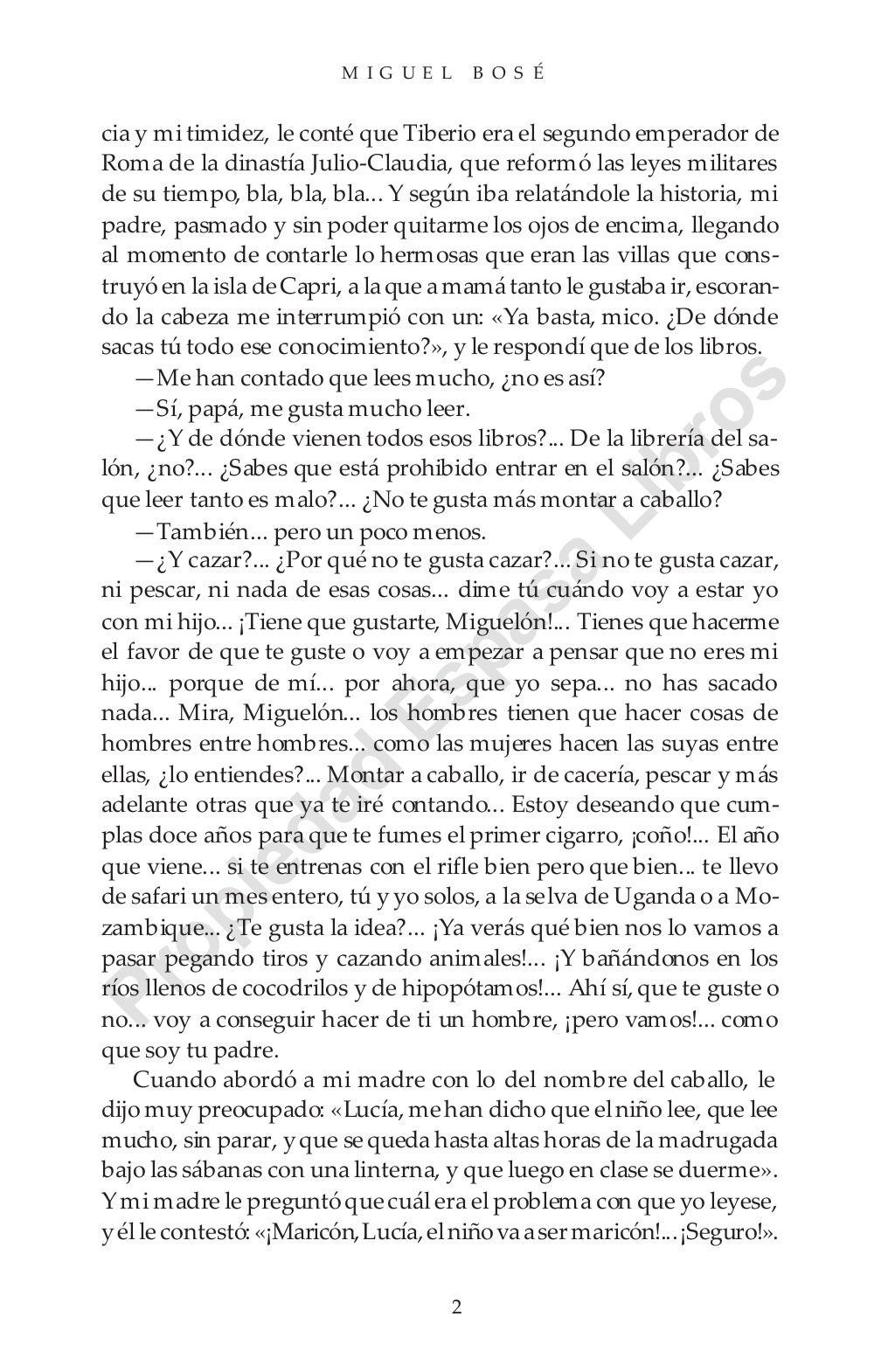 Retrato editorial de un torero español de mediados del siglo XX junto a un niño, en tonos neutros y luz natural