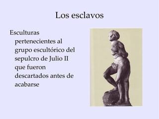 Fachada con una gran escalinata y balcones 