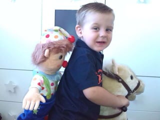 Después jugamos con el caballito que tanto me 
gusta; este caballito me lo regalaron mis abuelos 
 