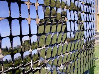 Kotxeen ispiluak erabiliz, fatxada berria. 