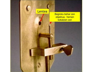 Begiratu behar den objektua
hemen kokatzen zen
Begiratu behar zen
objektua, hemen
kokatzen zen
Lentea
 