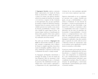 98 I 99
A linguagem literária explora a potencia-
lidade representativa do mundo da ficção,
forma ou desenvolve o hábito de leitura e
o prazer do contato com gêneros literários
através da contação de histórias, de recriação
e de conversa a respeito do lido. Estimula-
se uma apreciação ativa, em que a produção
de sentidos a respeito de diferentes situações
humanas frente ao contexto social ou às difi-
culdades pessoais são trazidas à tona através
da fantasia, possibilitando vivências e refle-
xões variadas do seguro lugar de leitor. Ao
mesmo tempo, valoriza-se a manifestação de
leitura crítica, quando o leitor toma a palavra
e produz inferências provocadas pelo que
leu, realizando uma leitura autoral.
Nas ações que envolvem a linguagem mu-
sical são desenvolvidas atividades de aprecia-
ção, execução e composição, com o objetivo
de formar ou ampliar repertório, desenvolver
noções de disciplina, equilíbrio, sintonia e res-
peito, viabilizando a expressão da cultura local,
o refinamento da escuta e a criação musical.
As linguagens privilegiadas determinam a
formação da equipe, as áreas de atuação da
Arte Despertar, além de orientarem a defi-
nição da metodologia de ação e a formação
de parcerias. São trabalhadas de modo a pri-
vilegiar tanto o fazer quanto a apreciação e
a compreensão da arte, representadas por
vivências de ser, estar, participar, aprender
a ver, ouvir, tocar e expressar o que sente.
Aspectos relacionados ao ser se explicitam
no encontro com o grupo, formado por
iguais, em que a individualidade e a auto-
estima se fortalecem. O estar decorre de
percepção e vivência de pertencimento, de
sentir-se parte de uma coletividade, o que
desenvolve o vínculo, a cooperação, o afeto
e a cumplicidade, bem como o respeito às
diferenças. Já, por meio do participar são
favorecidos a responsabilidade, o envolvi-
mento e o comprometimento com a ativi-
dade. No âmbito do aprender a ver, ouvir
ou tocar, a sensibilização para as diferentes
linguagens é explorada, o que abre caminho
para a expressão do sentir, além de novas
e diferentes formas de comunicação, capa-
zes de atribuir outros significados ao pensa-
mento, às emoções, à afetividade.
O processo criador, provocado pela ação de
arte-educadores mediada pela arte, favorece
descobertas e o traçado de caminhos pes-
soais, sem comparações ou competitivida-
de, o que é fundamental para o desenvolvi-
mento e amadurecimento individual e para
a ampliação do próprio olhar. Em todas as
situações de aprendizagem, a intervenção
especializada é transformadora, pois ensina
a construir sentidos.
Miolo_AD_FINAL_CS4.indd 99 06/12/10 15:15
 