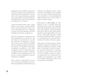 preparando-os para a atividade a ser desenvolvi-
da. Os jogos e improvisações são momentos de
criação de pantomimas individuais e coletivas,
faz-de-conta e jogos dramáticos que pressu-
põem oportunidades de autoconhecimento e
de fortalecimento do grupo, desenvolvimento
de confiança em si e nos outros.
A partir da escolha de tema e texto, o grupo
elabora as cenas, explora e descobre detalhes
técnicos, introduz elementos de cenário e ade-
reços, confeccionados por eles ou adequados
ao espaço e aos recursos disponíveis, tais como
iluminação, pano de boca, sonoplastia, etc.
Nas ações continuadas, a cada início de ano,
muitos participantes novos aparecem, o que
pode alterar as características do ano ante-
rior, implicando em adequações e reformu-
lações, uma vez que a seleção das atividades
pelo arte-educador pressupõe conhecimento
dos interesses e necessidades de cada grupo,
considerando, especialmente, a faixa etária.
O surgimento de novos integrantes permite
a indicação de alguns monitores voluntários,
escolhidos entre os participantes mais anti-
gos, que se tornam mediadores em ações de
socialização e desinibição.
Todo o processo é desenvolvido com o inte-
resse de oferecer oportunidades de prazer e
critérios de qualidade e variedade artística, o que,
conforme já foi salientado, favorece o desen-
volvimento da sensibilidade e maior intimidade
com a arte, aspecto relacionado positivamente
com a formação de si e com a possibilidade de
melhor se relacionar com o entorno social e in-
teragir com espaços culturais.
Relativamente às artes visuais, em salas-
ambiente ou não, as atividades desenvolvi-
das proporcionam contato com a linguagem
plástica pela manipulação de diferentes mate-
riais, como pigmentos naturais pesquisados
pelos grupos, além de tintas guache, plástica,
nanquim e aquarela, lápis grafite e de cor, giz
de cera e crayon, argila e massinha. A utiliza-
ção desses materiais possibilita a descoberta
e o reconhecimento de si como produtor e
construtor de sentidos e histórias no grupo.
Cada espaço de atuação apresenta desafios
específicos à equipe da Arte Despertar e de-
manda encaminhamentos distintos, conside-
rando a continuidade ou início da relação e
do conteúdo, a manutenção ou construção
do grupo e do vínculo com os arte-educado-
res e com o trabalho, o respeito ao espaço e
ao material, bem como a manutenção da as-
siduidade e do compromisso com a ativida-
de. Ao finalizar cada projeto, realiza-se uma
exposição para a comunidade.
4
Miolo_AD_FINAL_CS4.indd 120 06/12/10 15:15
 